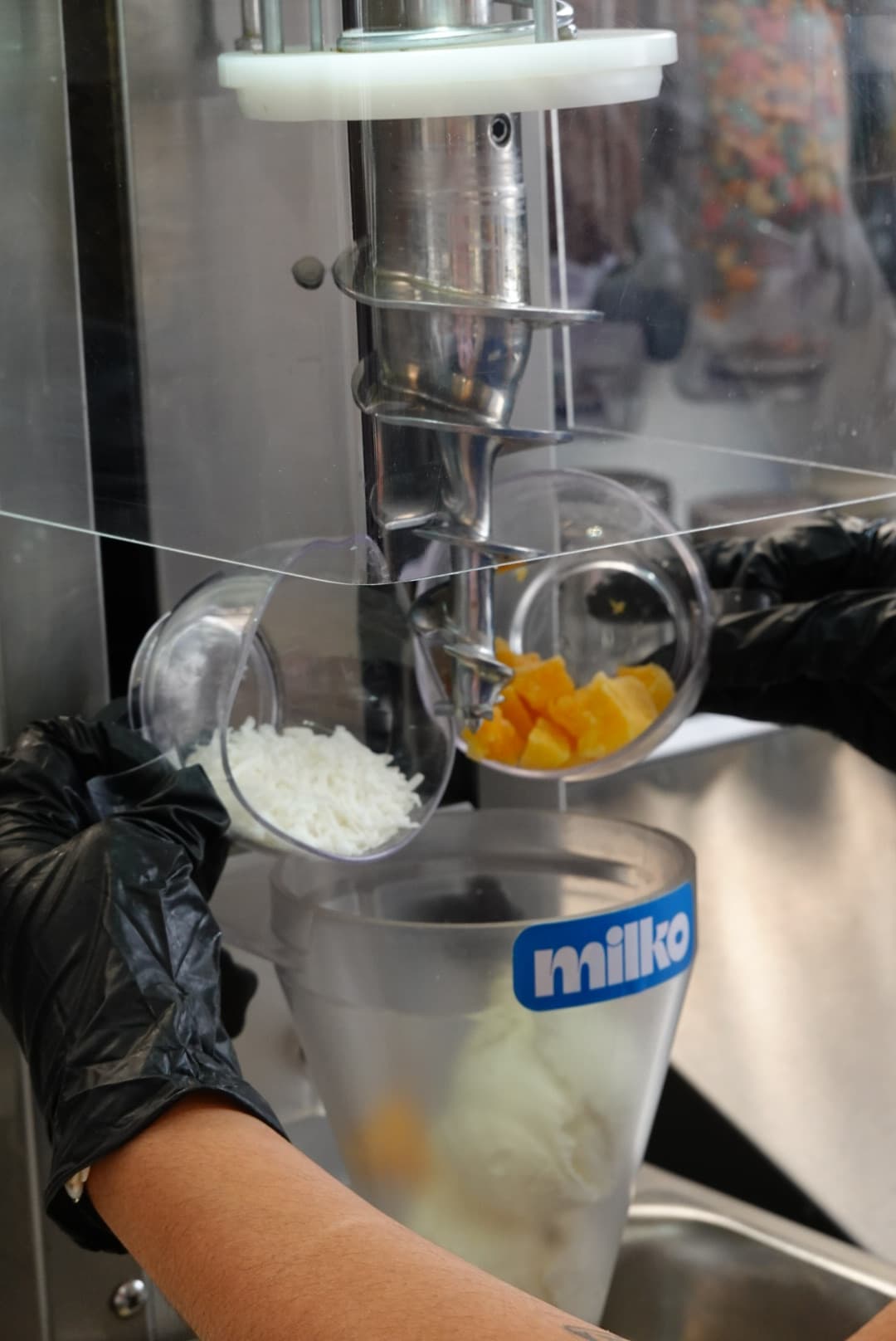Interior de la tienda MILKO